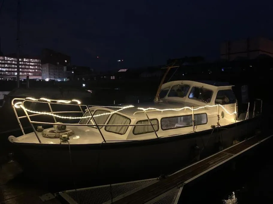 Botel Hollaendisches Kajuetboot Nixe Hotel Bremen