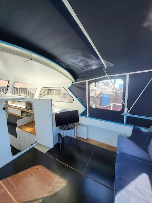 Botel Hollaendisches Kajuetboot Nixe Hotel Bremen