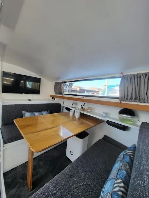 Botel Hollaendisches Kajuetboot Nixe Hotel Bremen
